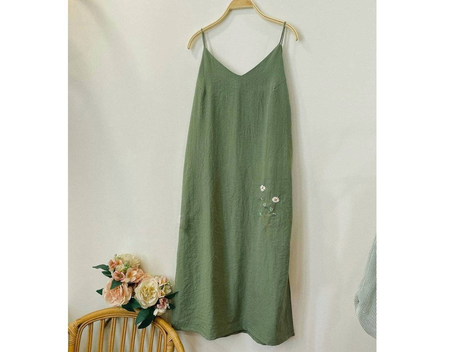 Linen Dress With Daisy Embroidery