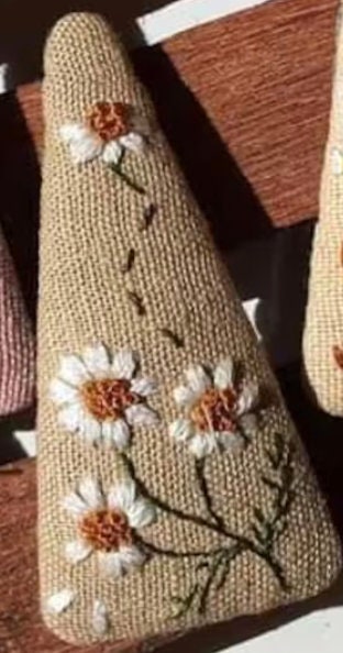 Daisy & Bee Embroidered Hair Barrette, Collection Aria