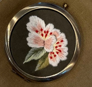 Floral Embroidered Compact Mirror, Collection Lynda
