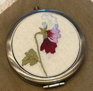 Floral Embroidered Compact Mirror, Collection Lynda
