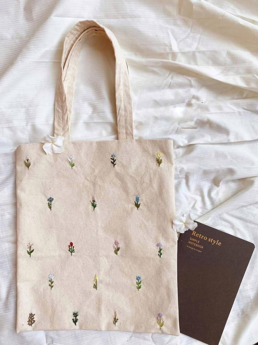 Flower Art Canvas Bag With Pocket and Mini Flowers Embroidery
