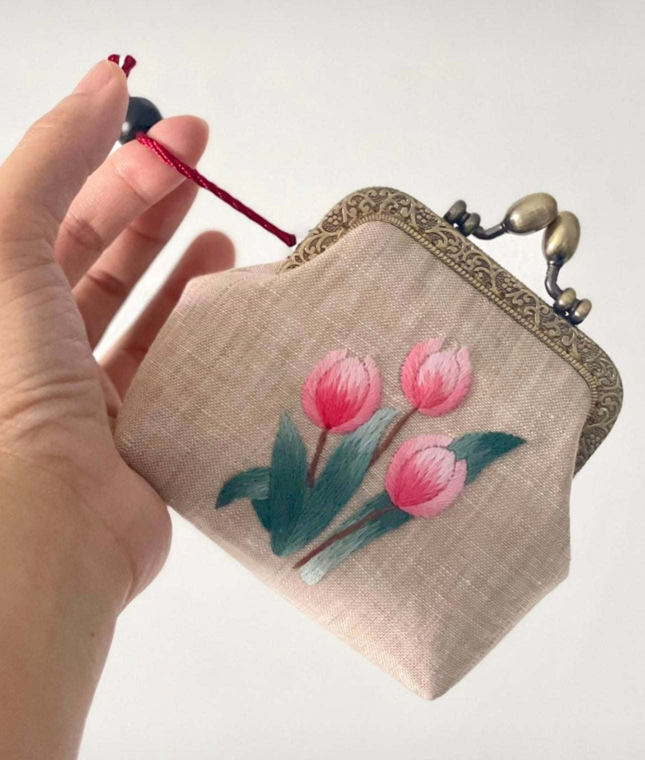 Tulip Embroidered Beige Coin Purse