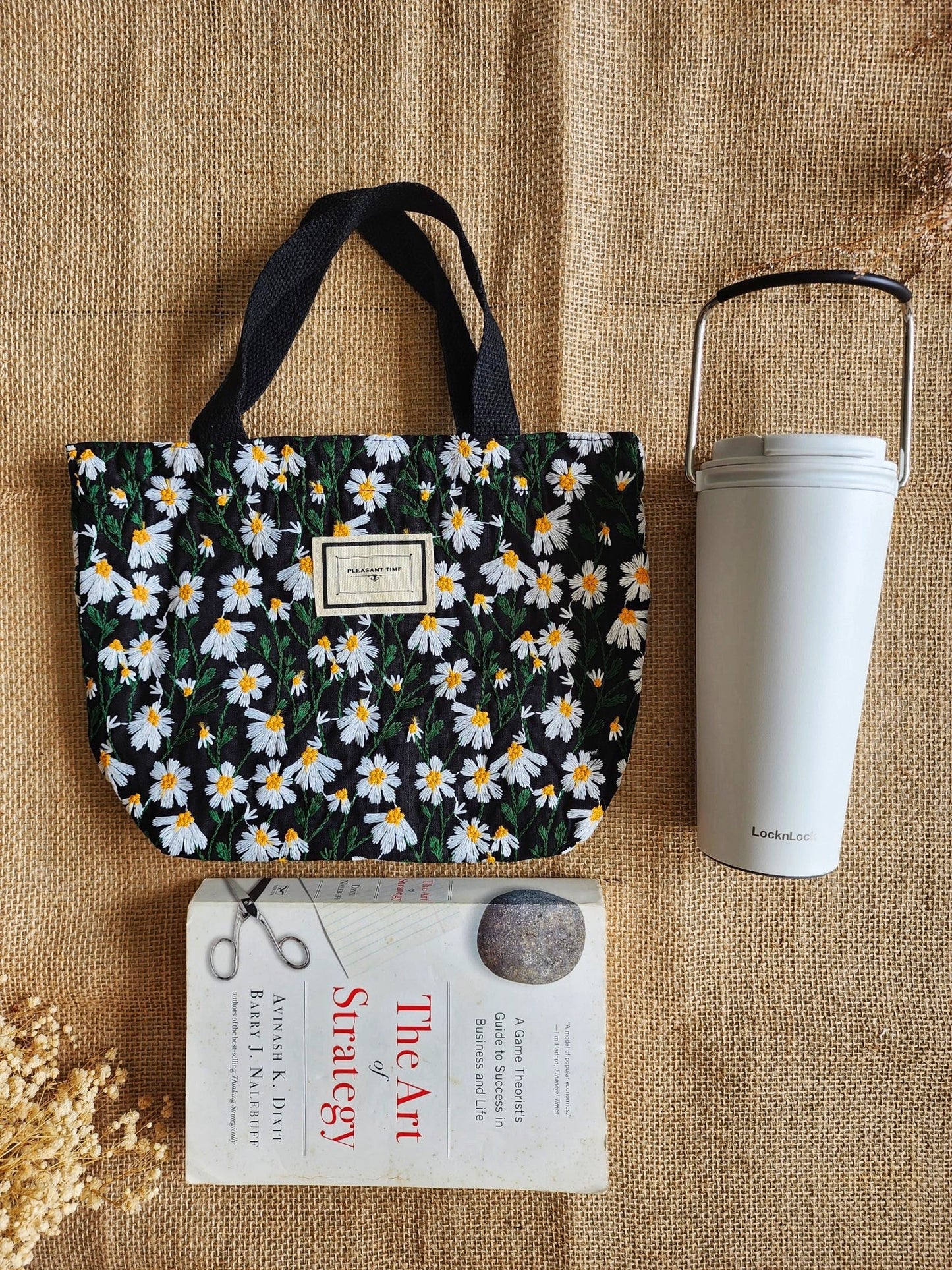 Cute Daisy Embroidered Lunch Bag