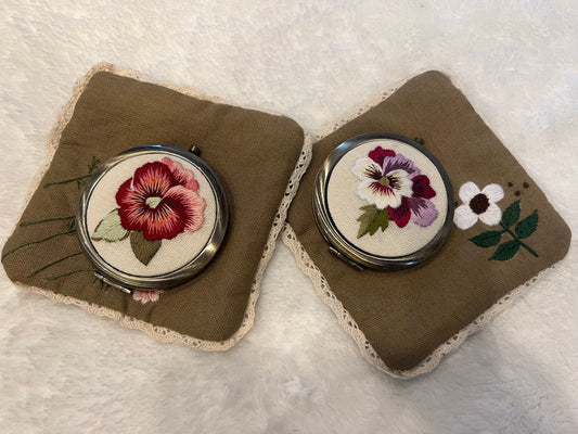 Floral Embroidered Compact Mirror, Collection Lynda