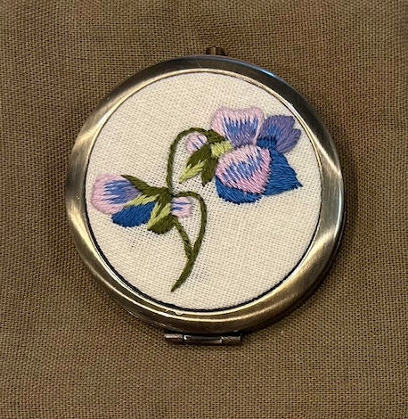 Floral Embroidered Compact Mirror, Collection Leylani