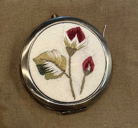 Floral Embroidered Compact Mirror, Collection Leylani