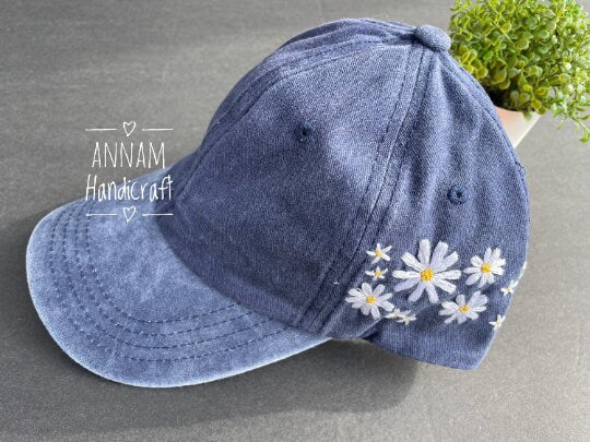 White Daisy Embroidered Baseball Cap