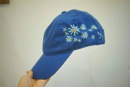 White Daisy Embroidered Baseball Cap