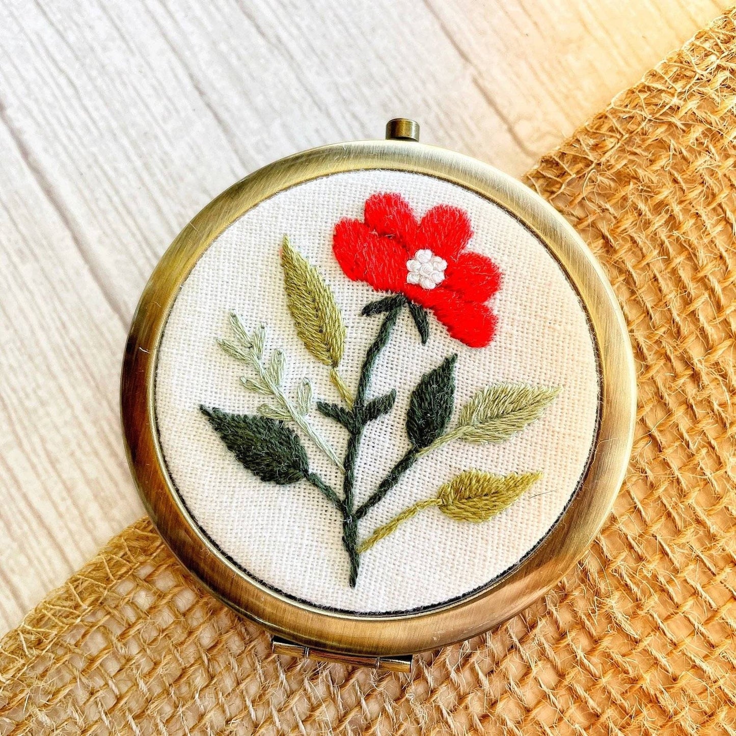 Floral Embroidered Compact Mirror, Collection Brooklyn