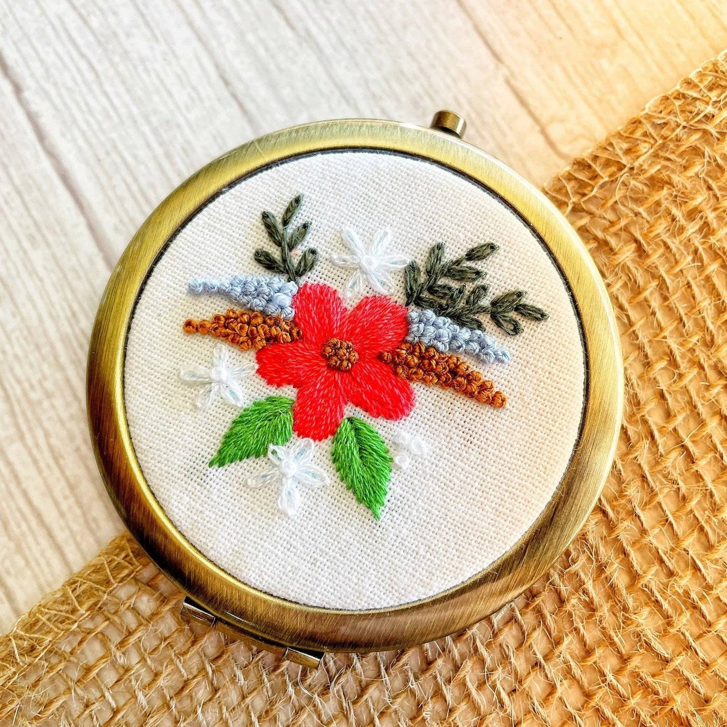 Floral Embroidered Compact Mirror, Collection Brooklyn